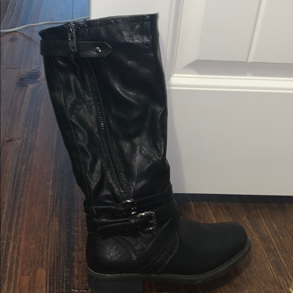 Black boots
